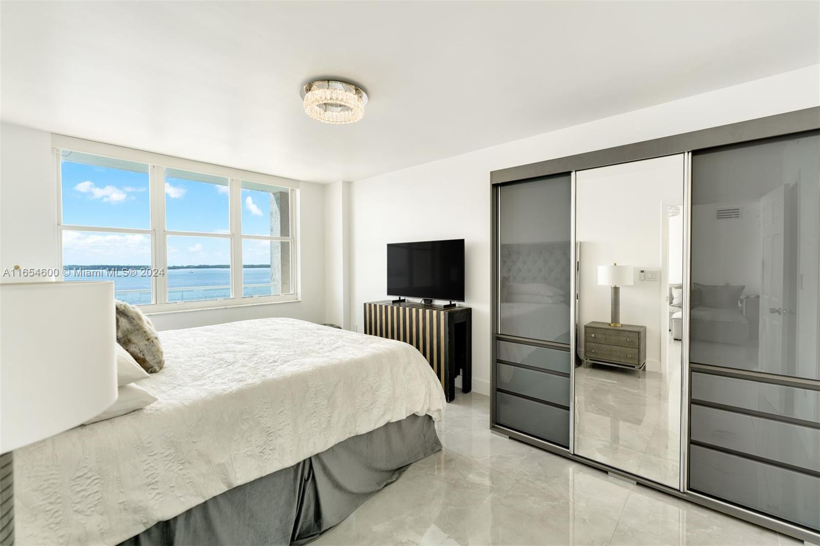 800 Claughton Island Dr #1002, Miami FL 33131