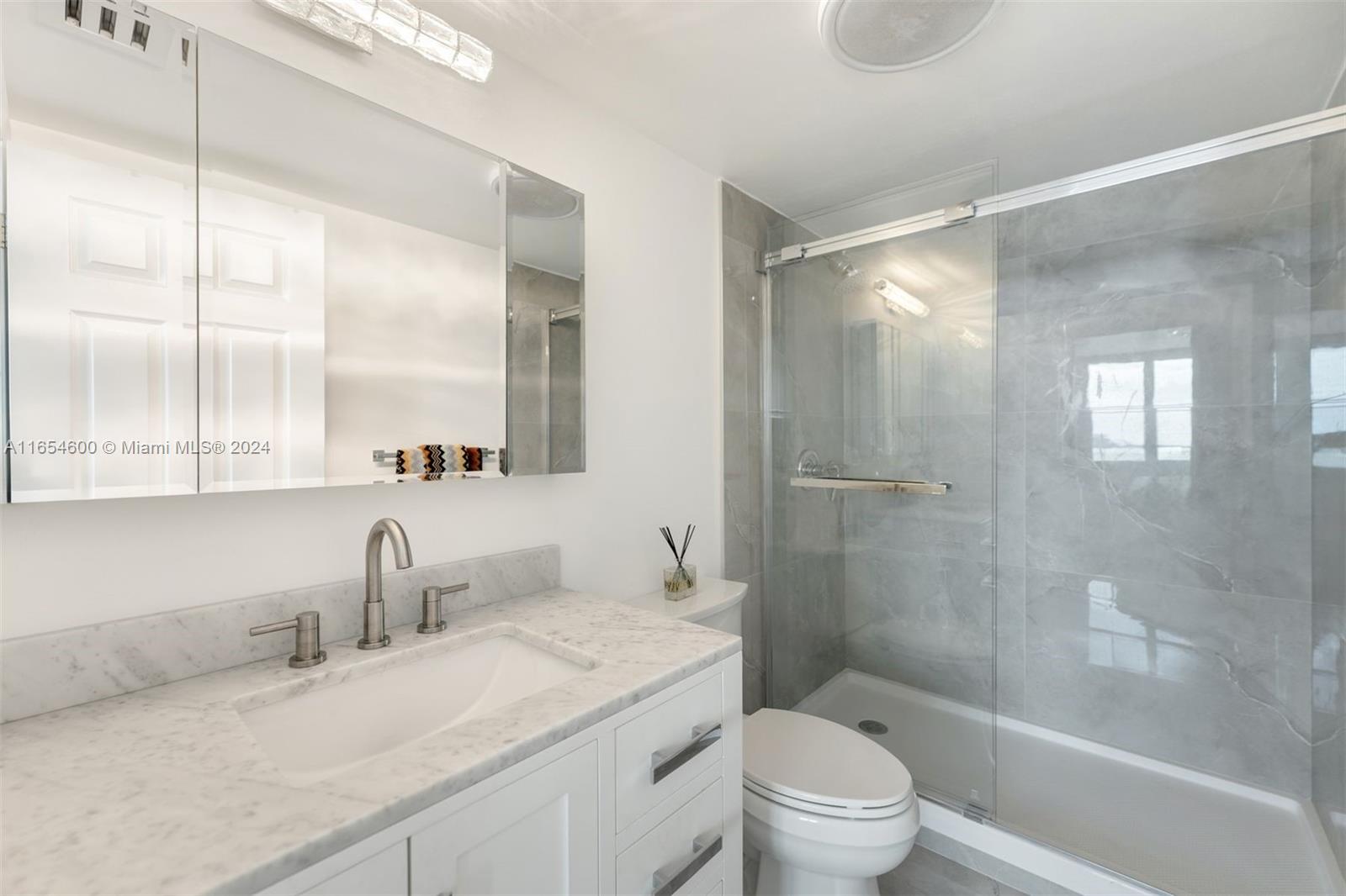 800 Claughton Island Dr #1002, Miami FL 33131