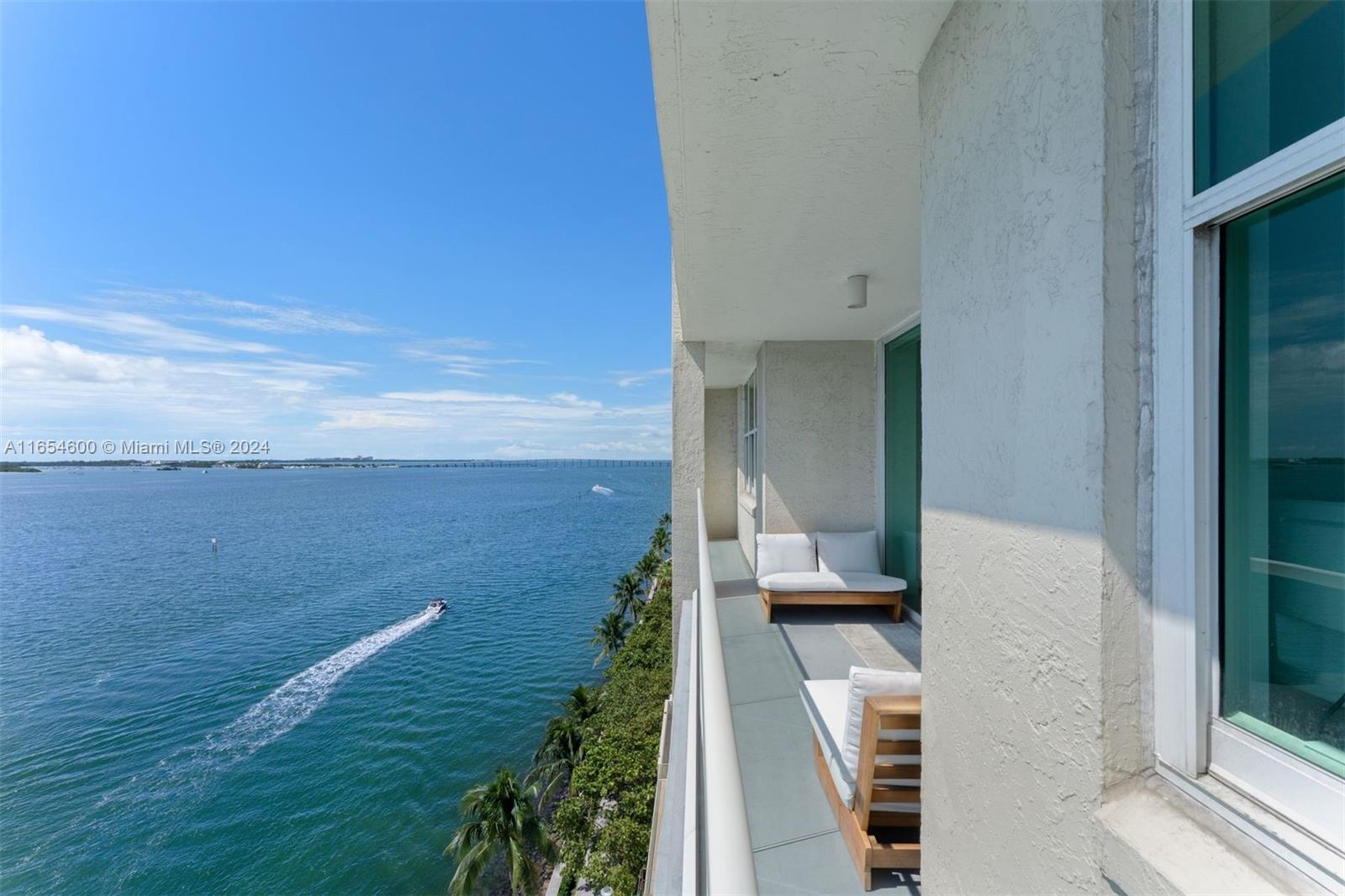 800 Claughton Island Dr #1002, Miami FL 33131