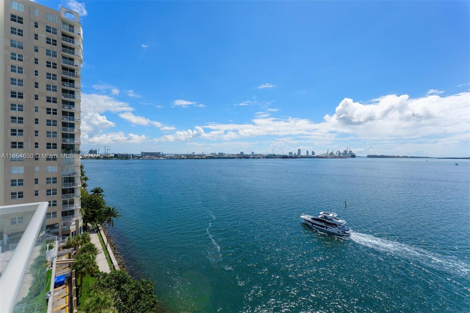 800 Claughton Island Dr #1002, Miami FL 33131