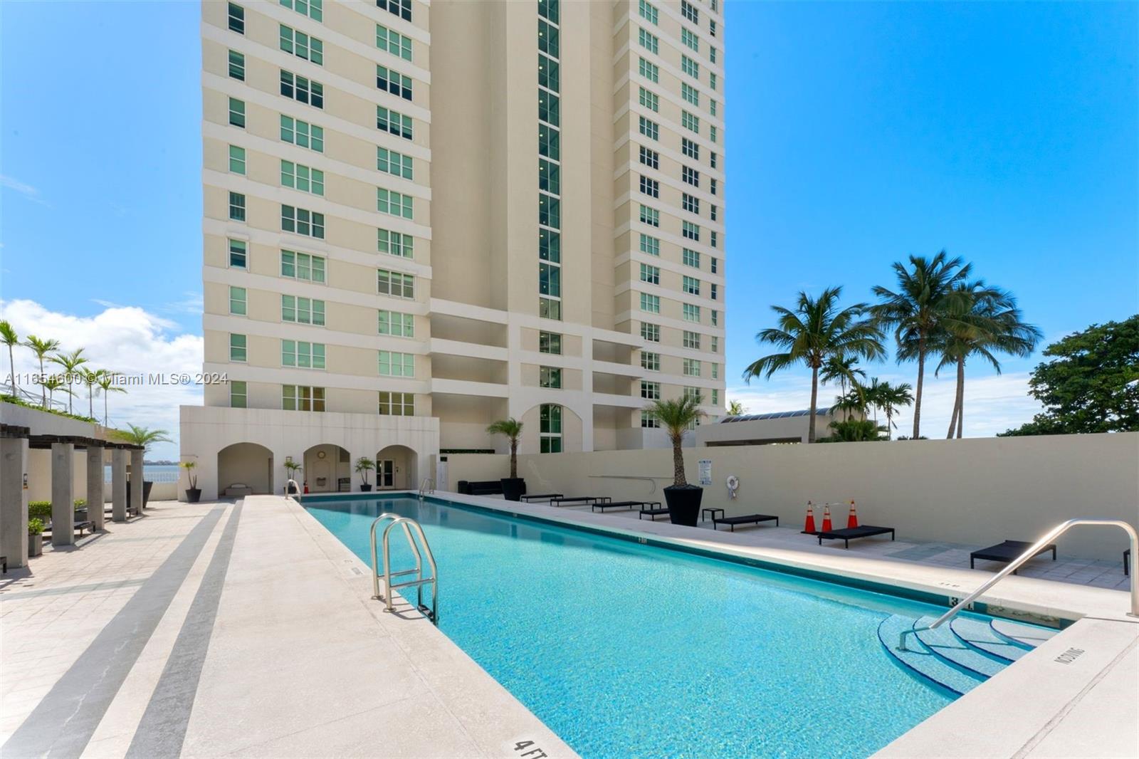 800 Claughton Island Dr #1002, Miami FL 33131