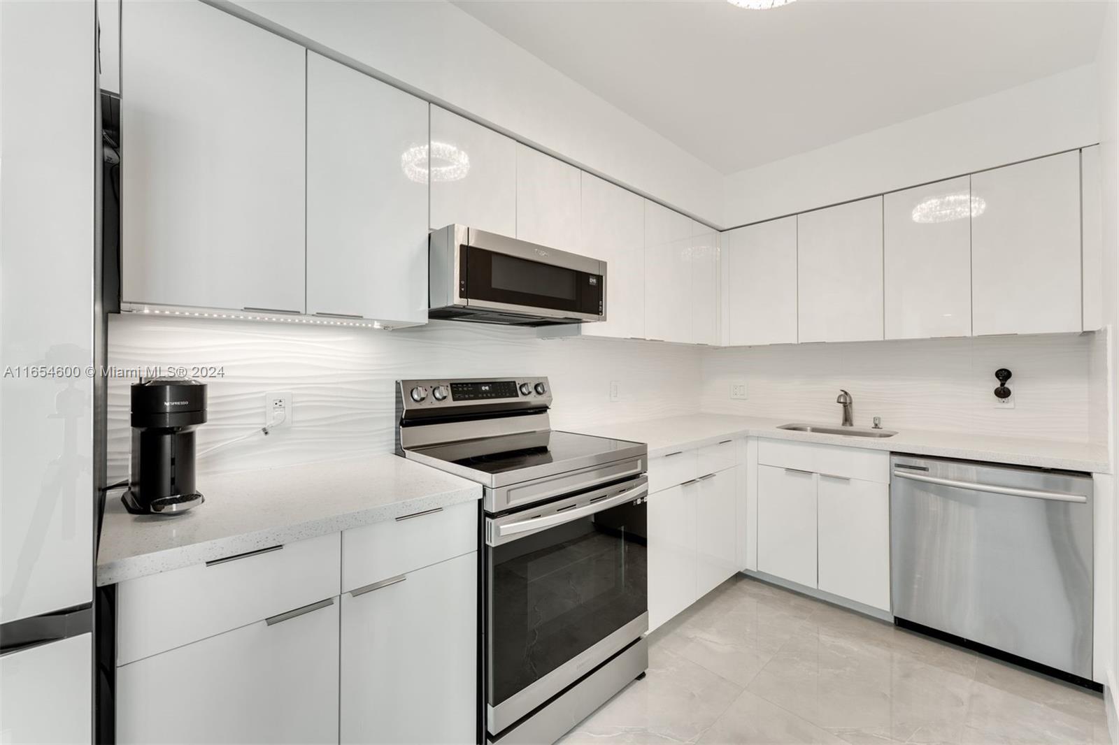 800 Claughton Island Dr #1002, Miami FL 33131