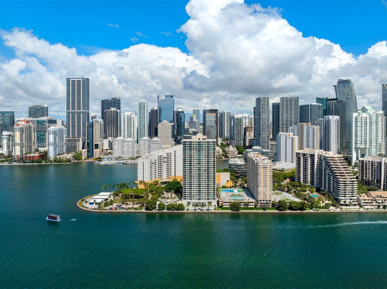 800 Claughton Island Dr #1002, Miami FL 33131