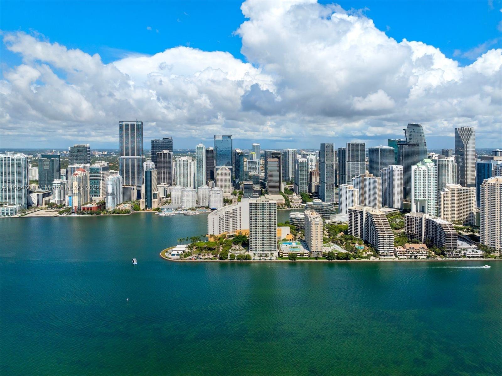800 Claughton Island Dr #1002, Miami FL 33131