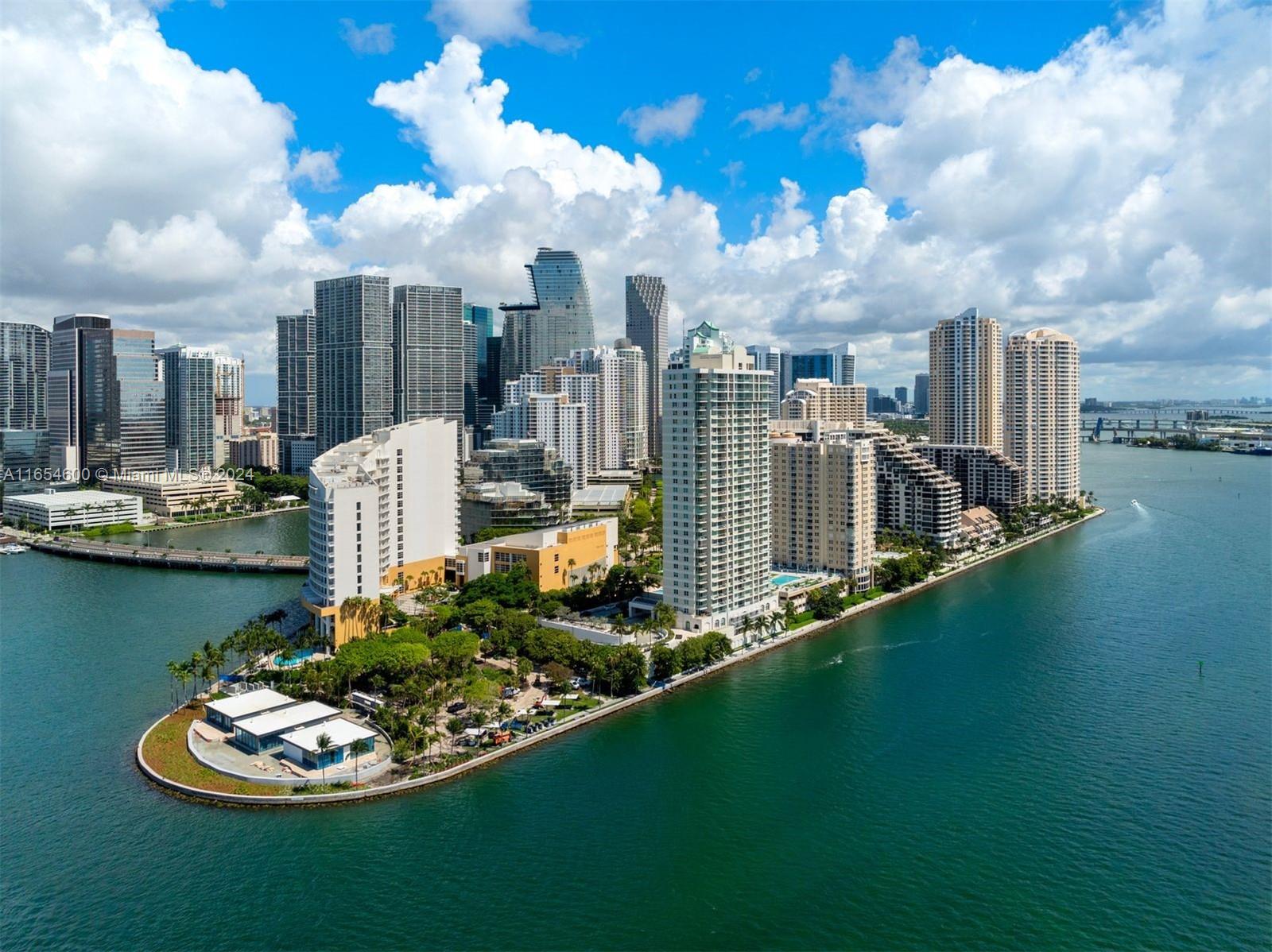800 Claughton Island Dr #1002, Miami FL 33131