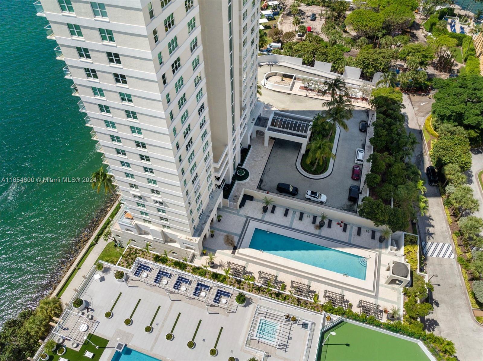 800 Claughton Island Dr #1002, Miami FL 33131