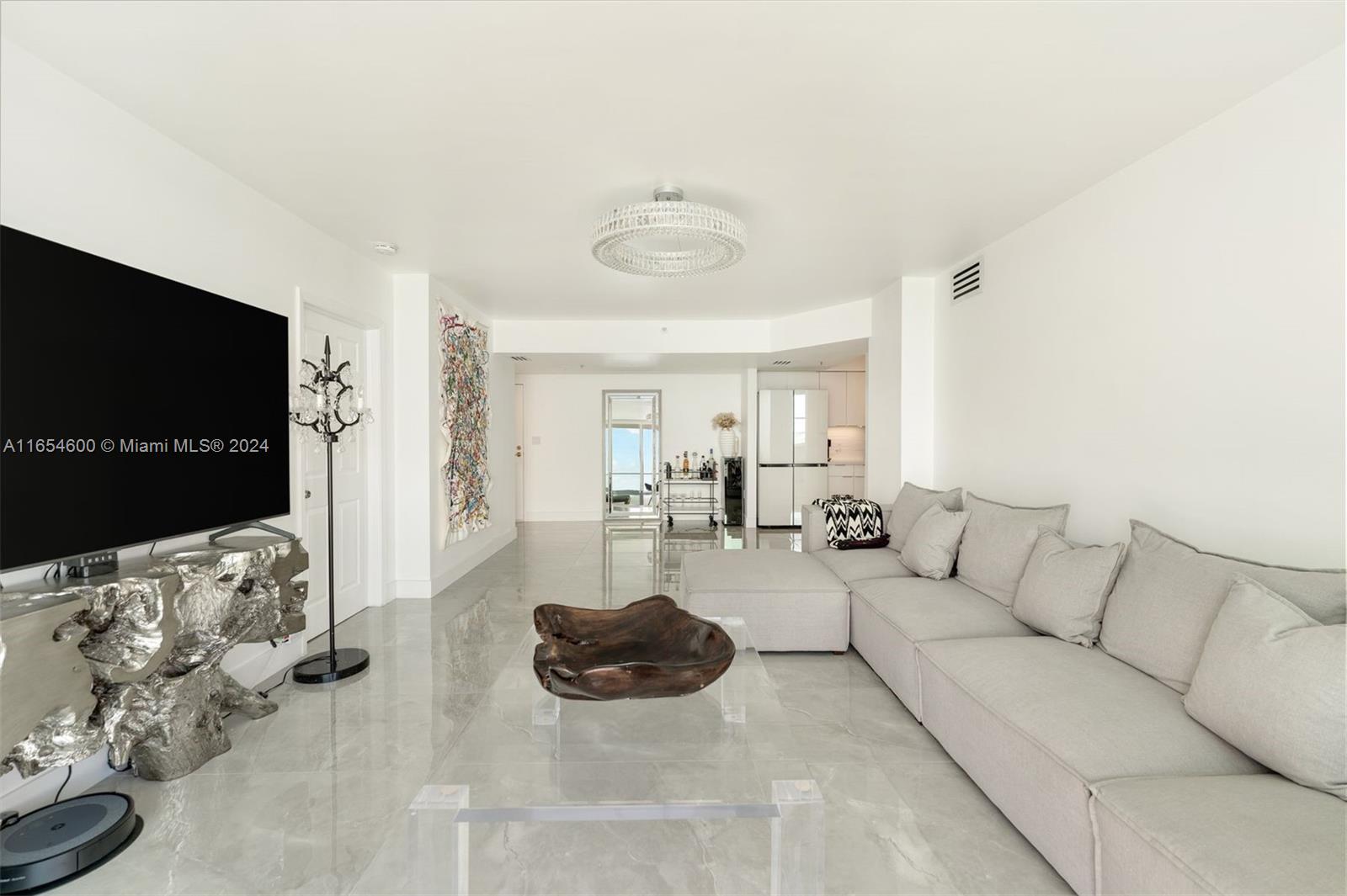 800 Claughton Island Dr #1002, Miami FL 33131