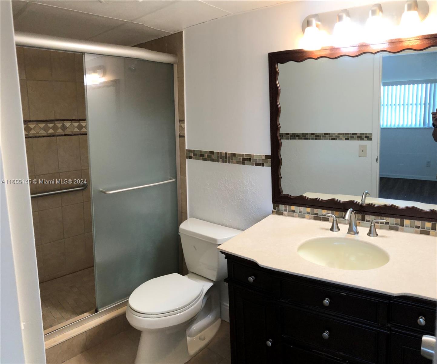 1000 Country Club Dr #404, Margate, Florida image 3