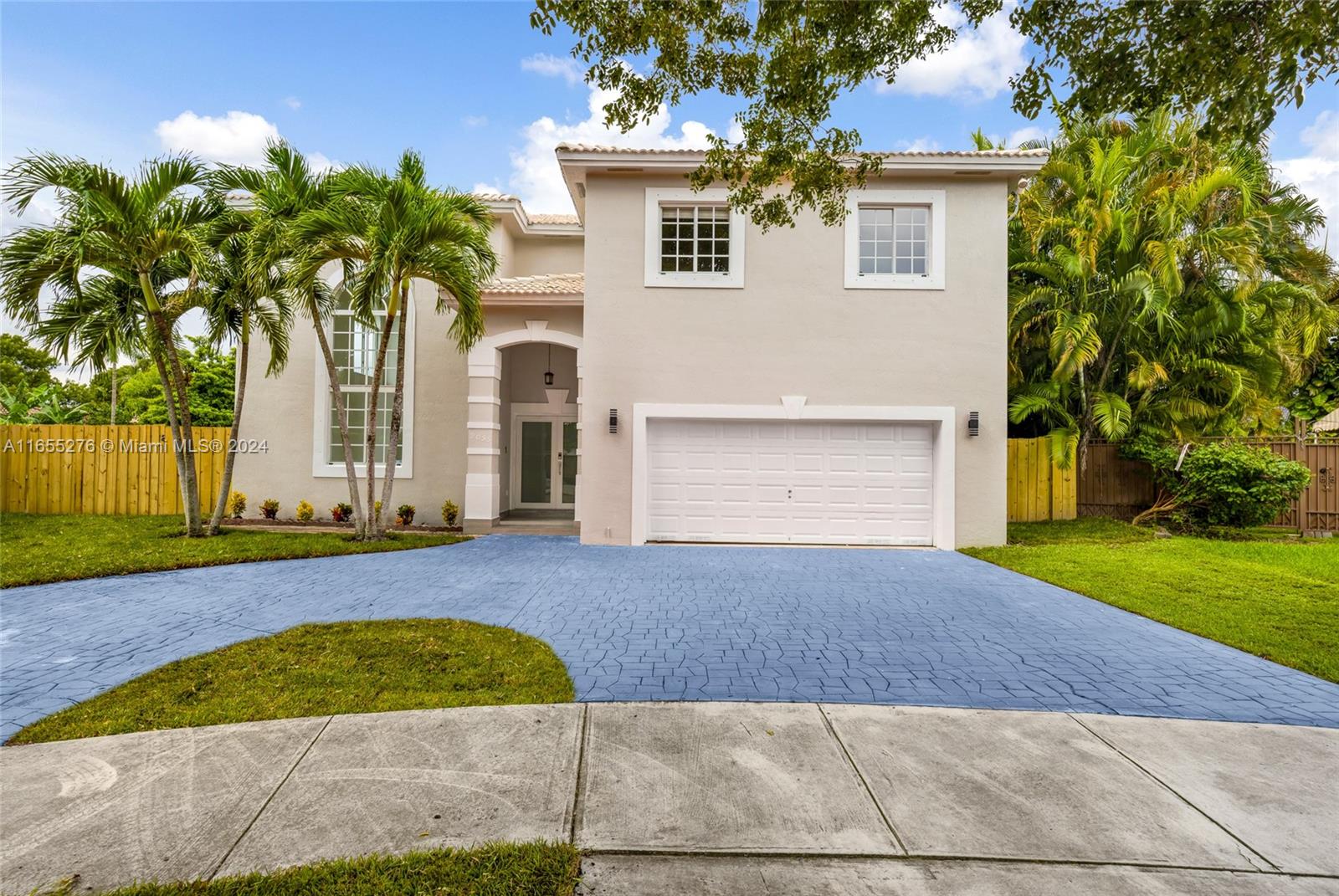 9055 NW 168th Ter, Miami Lakes, Florida image 2