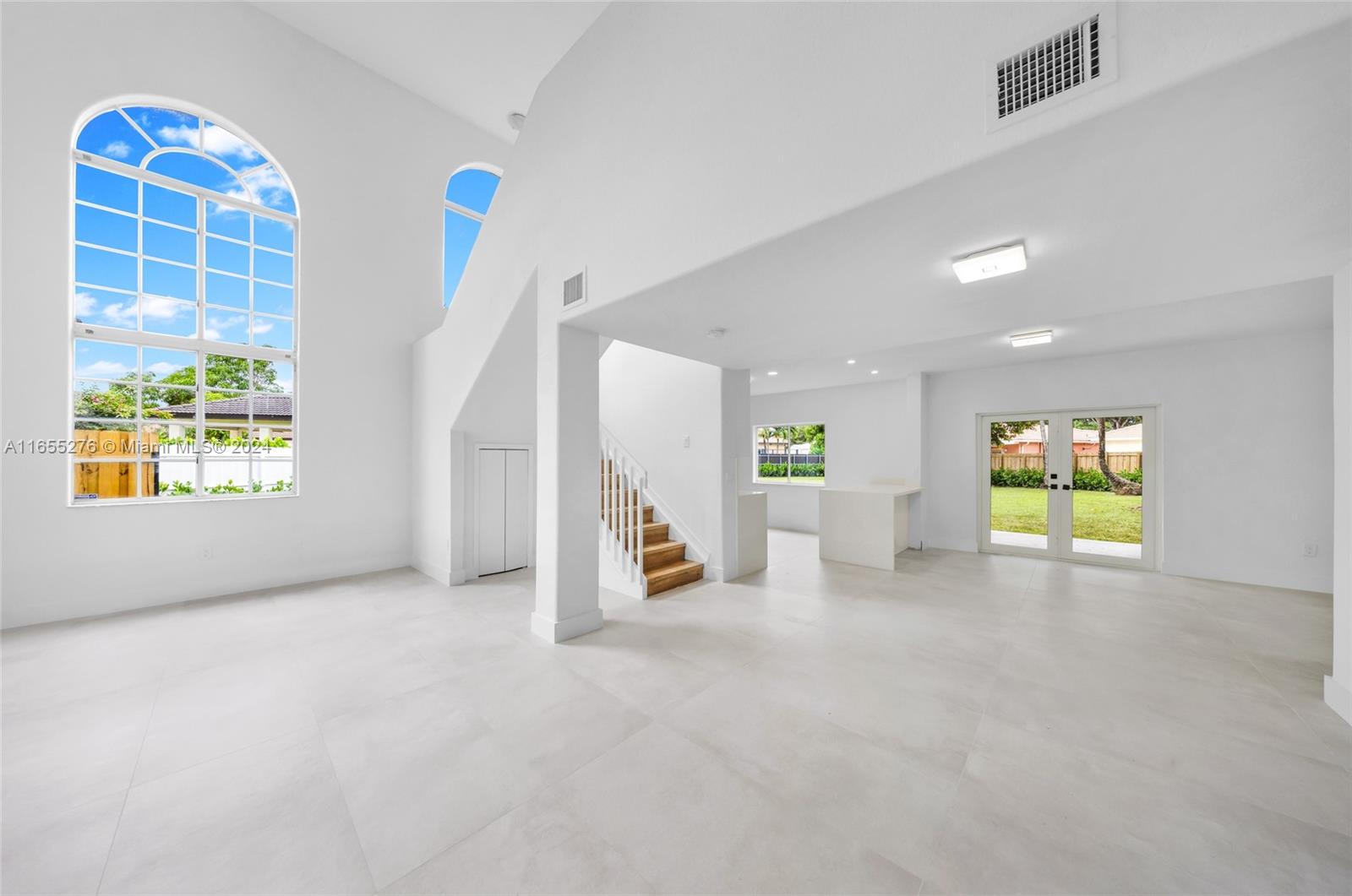 9055 NW 168th Ter, Miami Lakes, Florida image 3