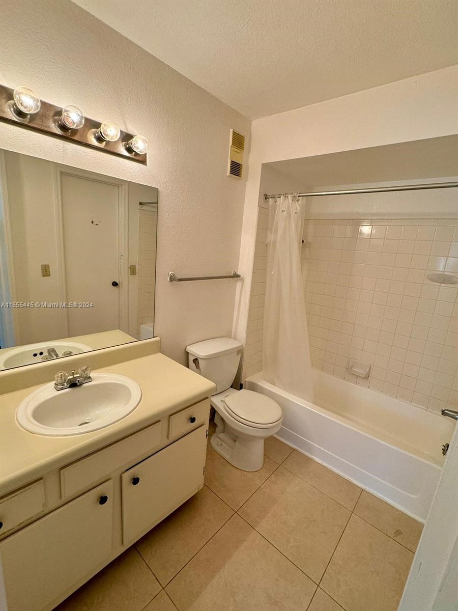 3390 N Pinewalk Dr N #1038, Margate, Florida image 10