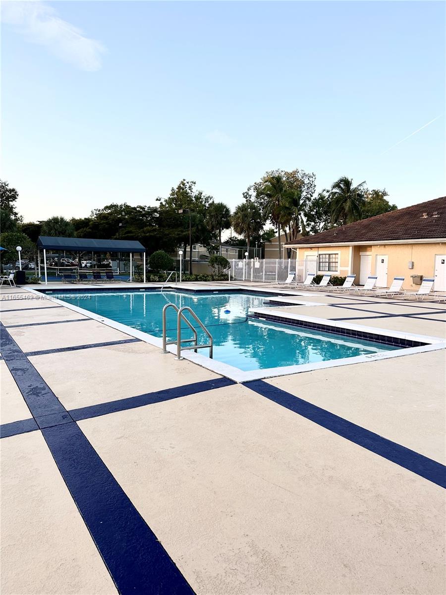 250 Palm Cir W #103, Pembroke Pines, Florida image 24