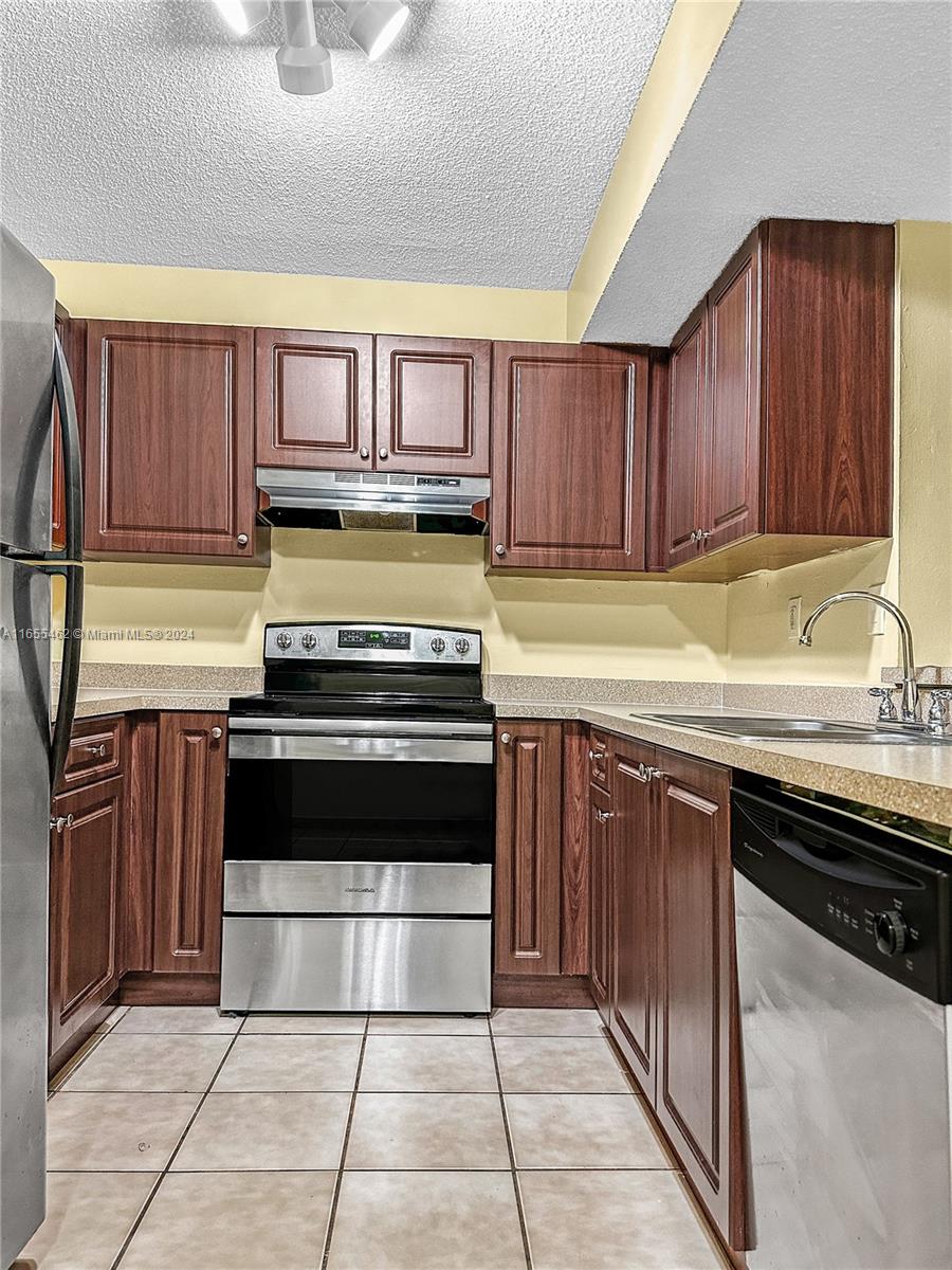 250 Palm Cir W #103, Pembroke Pines, Florida image 3