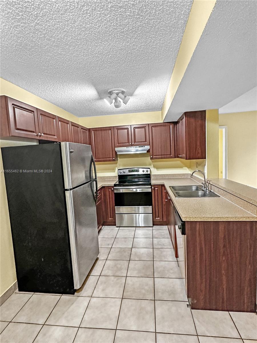 250 Palm Cir W #103, Pembroke Pines, Florida image 4