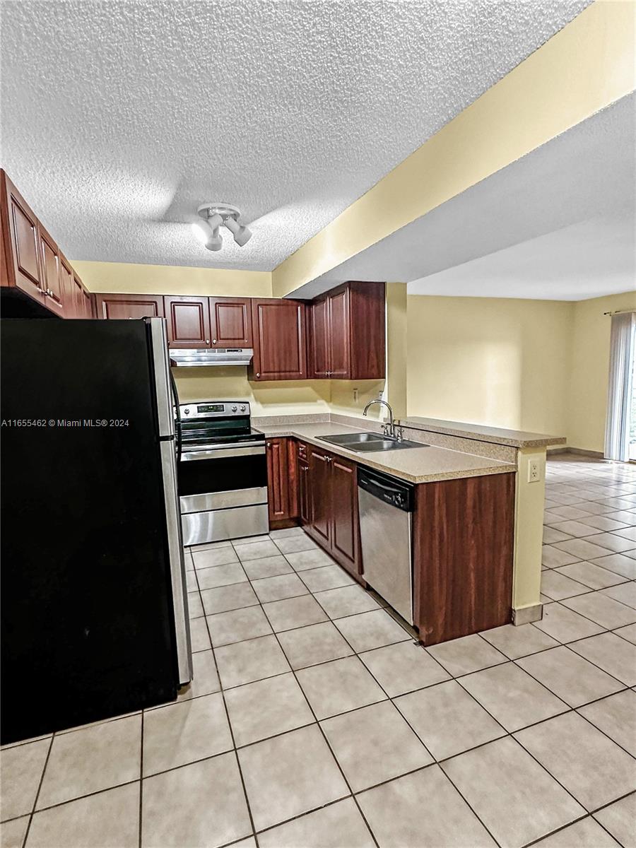 250 Palm Cir W #103, Pembroke Pines, Florida image 6