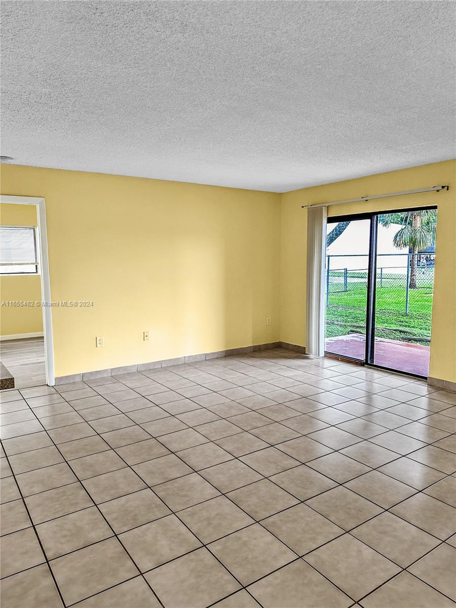 250 Palm Cir W #103, Pembroke Pines, Florida image 8