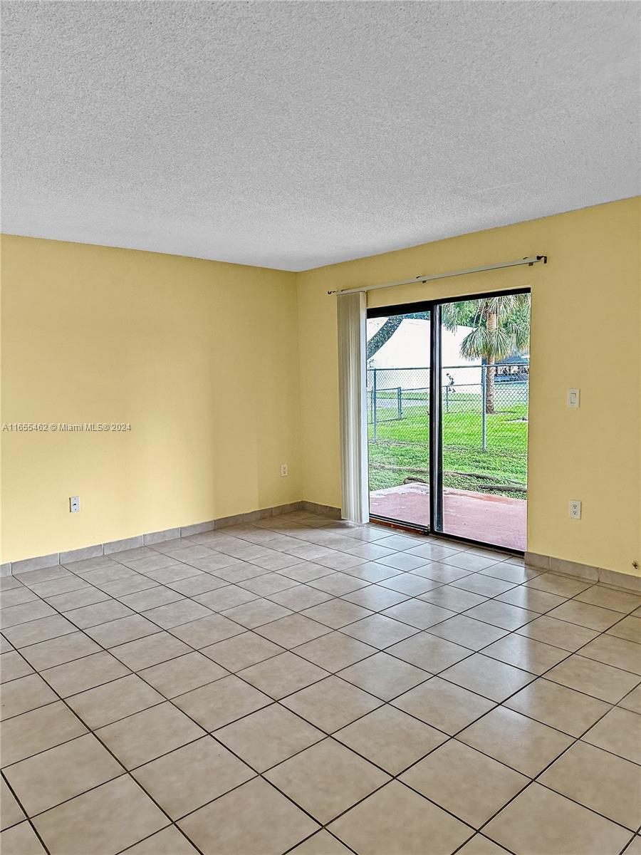 250 Palm Cir W #103, Pembroke Pines, Florida image 9