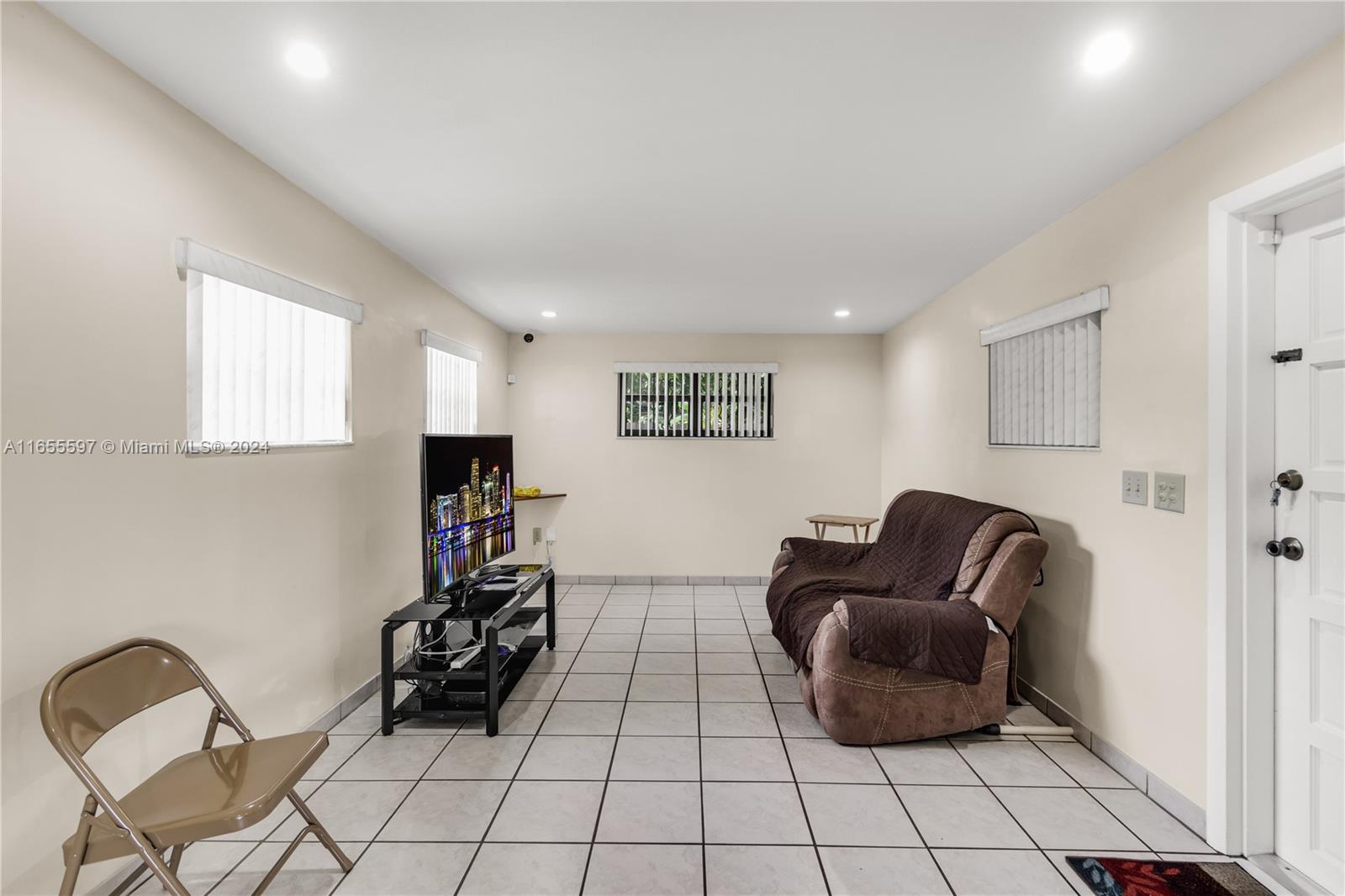 5354 W 4th Ln, Hialeah, Florida image 8