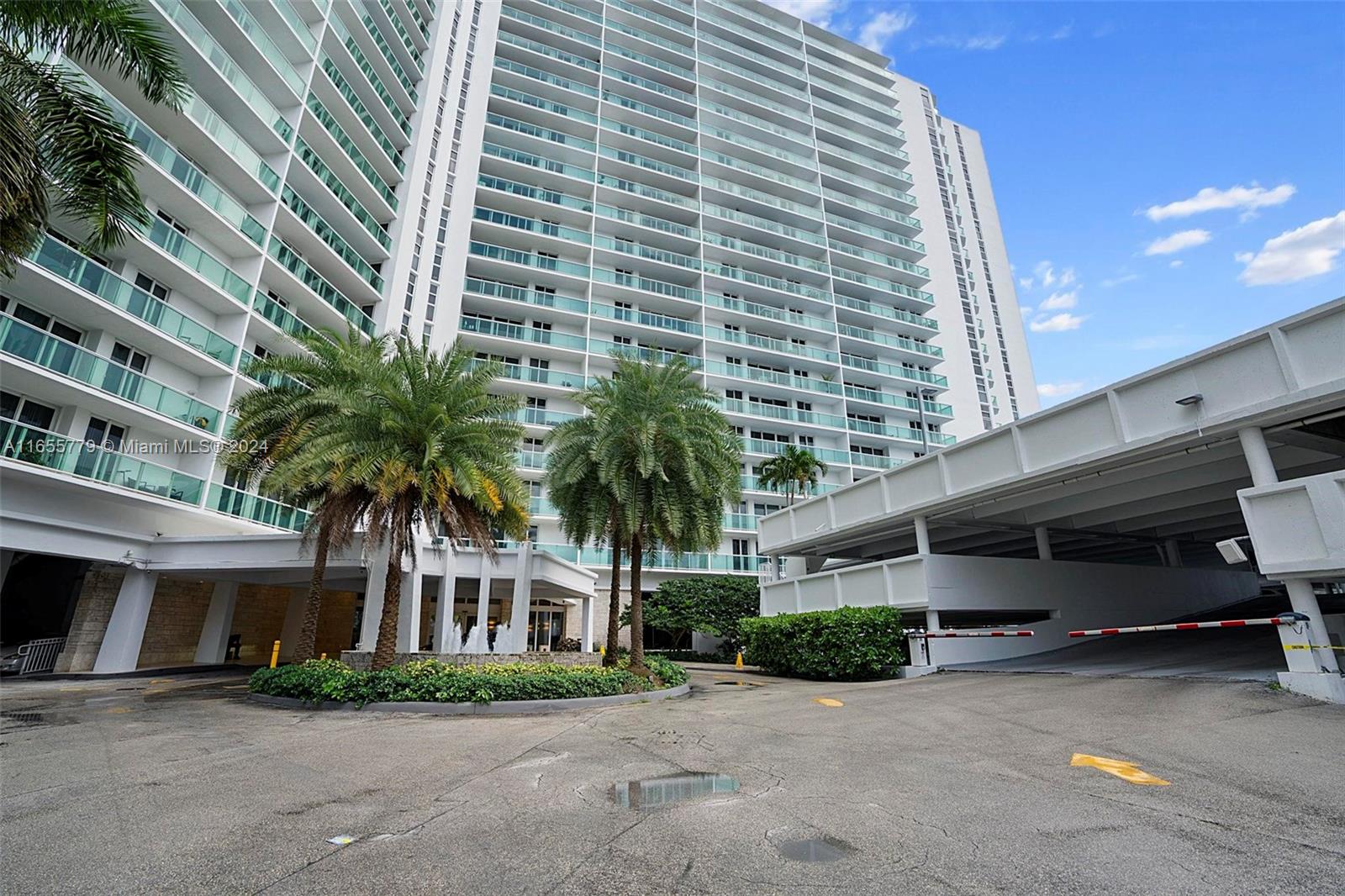 100 Bayview Dr #215, Sunny Isles Beach, Florida image 3