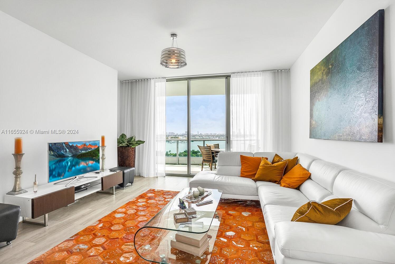 900 Biscayne Blvd #2009, Miami FL 33132