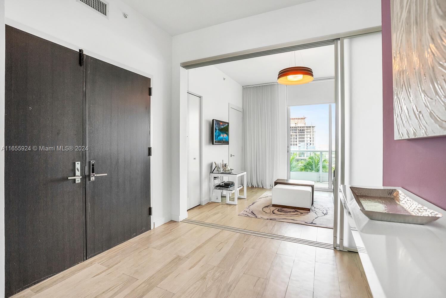 900 Biscayne Blvd #2009, Miami FL 33132