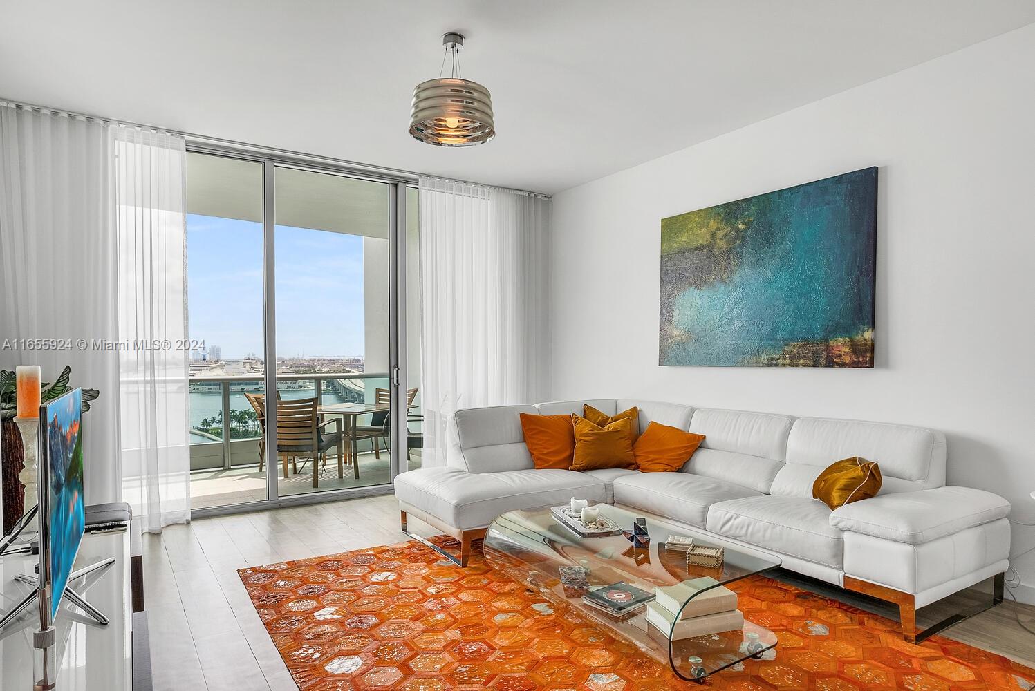 900 Biscayne Blvd #2009, Miami FL 33132
