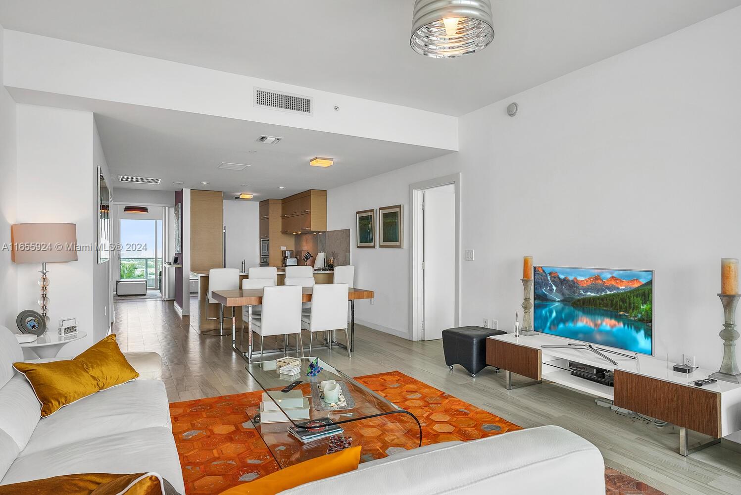 900 Biscayne Blvd #2009, Miami FL 33132