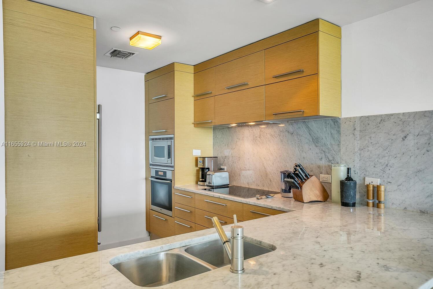 900 Biscayne Blvd #2009, Miami FL 33132