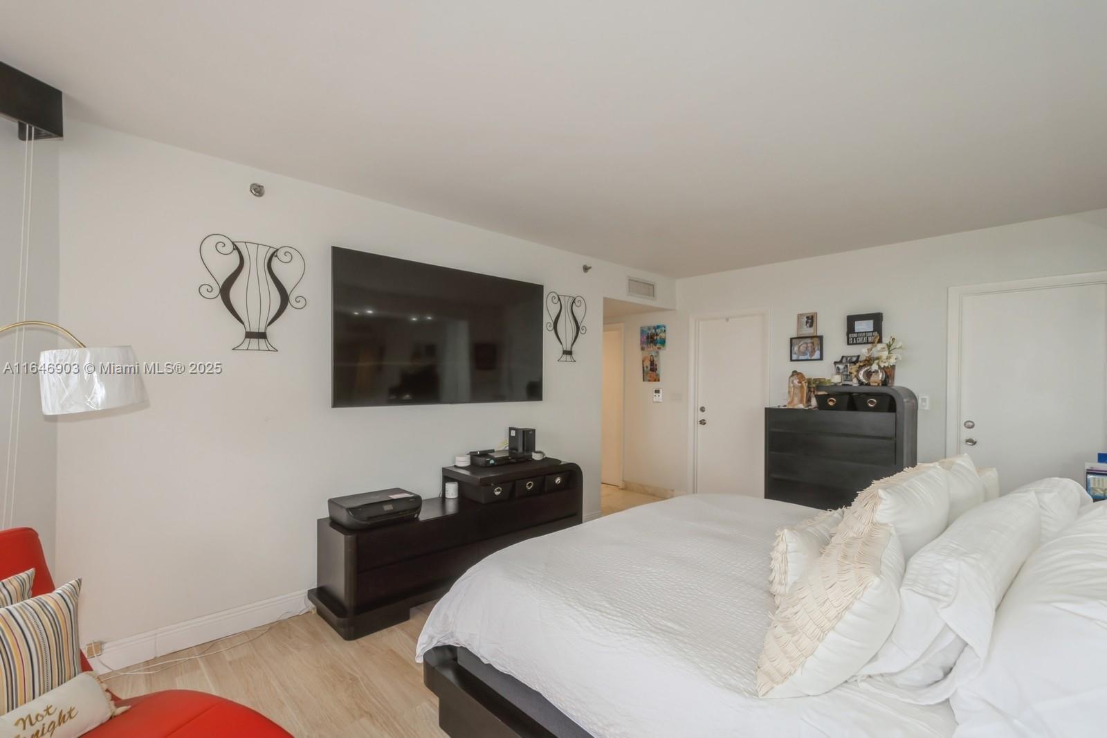 1000 W Island Blvd #2804, Aventura, Florida image 19