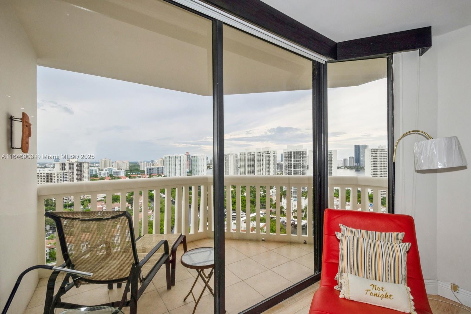 1000 W Island Blvd #2804, Aventura, Florida image 24