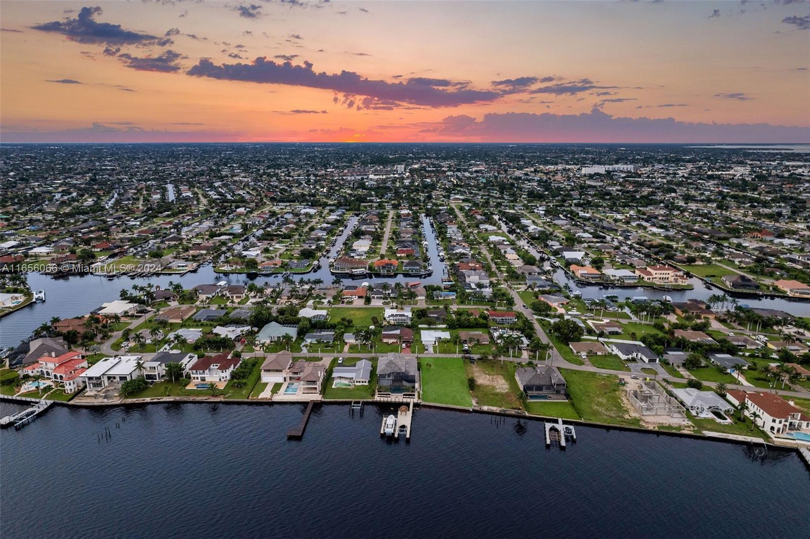 550 Coral Dr, Cape Coral, Florida image 4