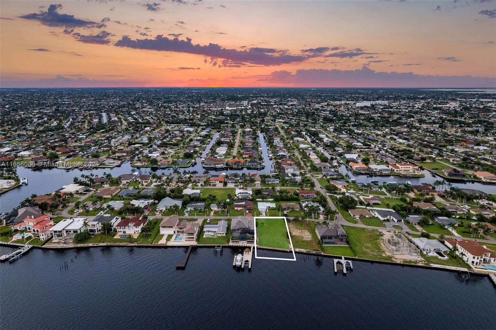 550 Coral Dr, Cape Coral, Florida image 8