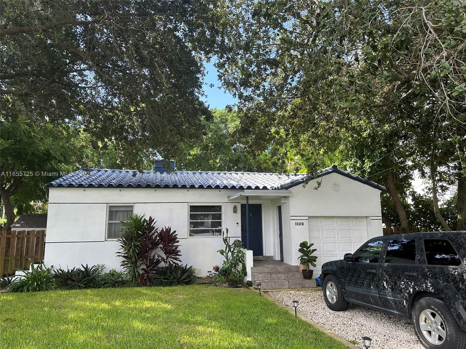 1102 NE 116th St, Biscayne Park, Florida image 3