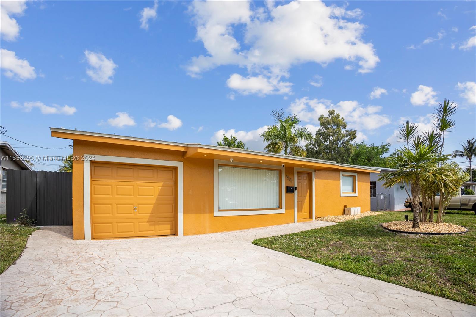 6541 NW 24th St, Sunrise, Florida image 37