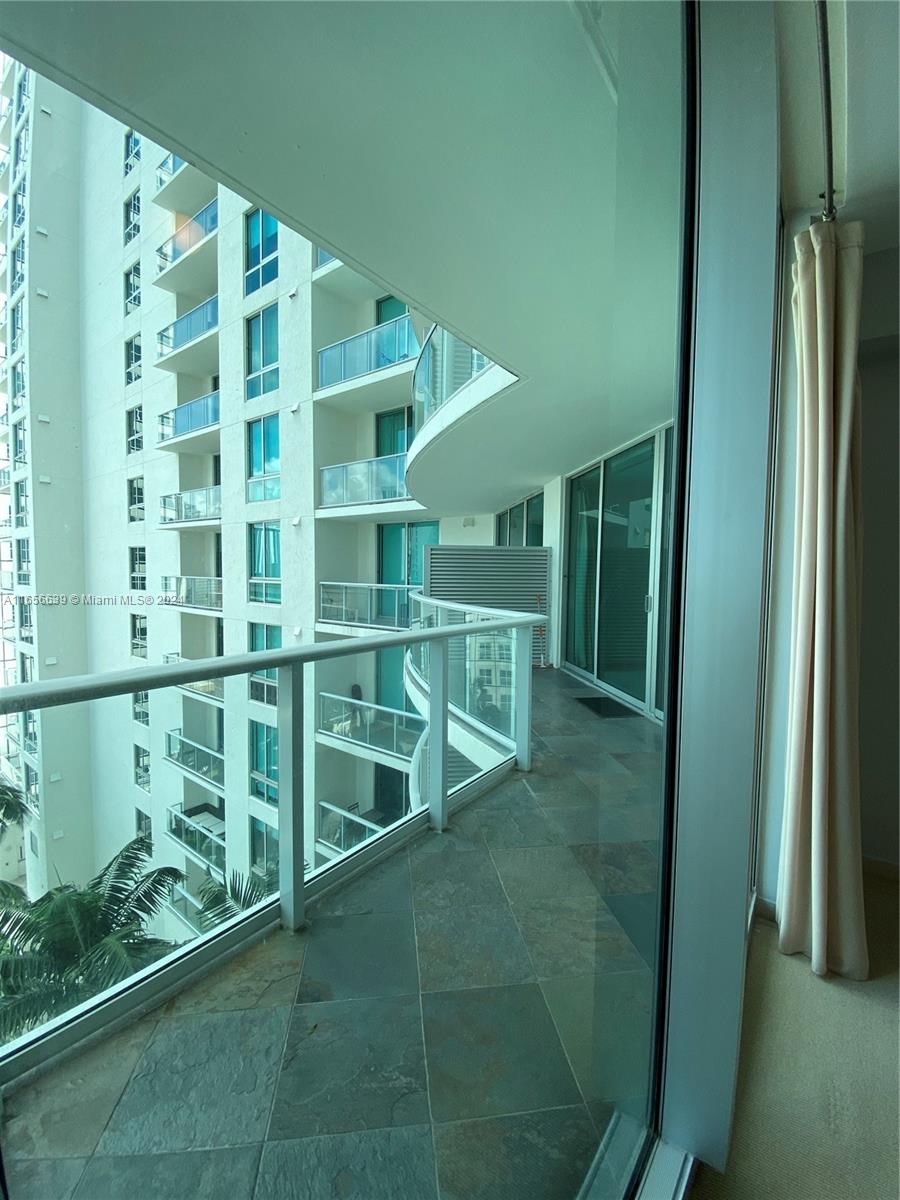 300 S Biscayne Blvd #T-1805, Miami FL 33131
