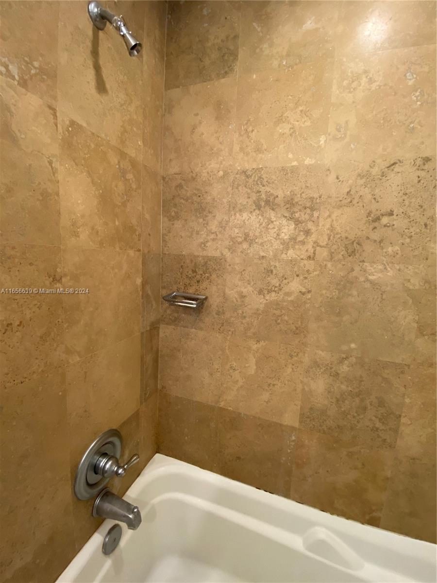300 S Biscayne Blvd #T-1805, Miami FL 33131