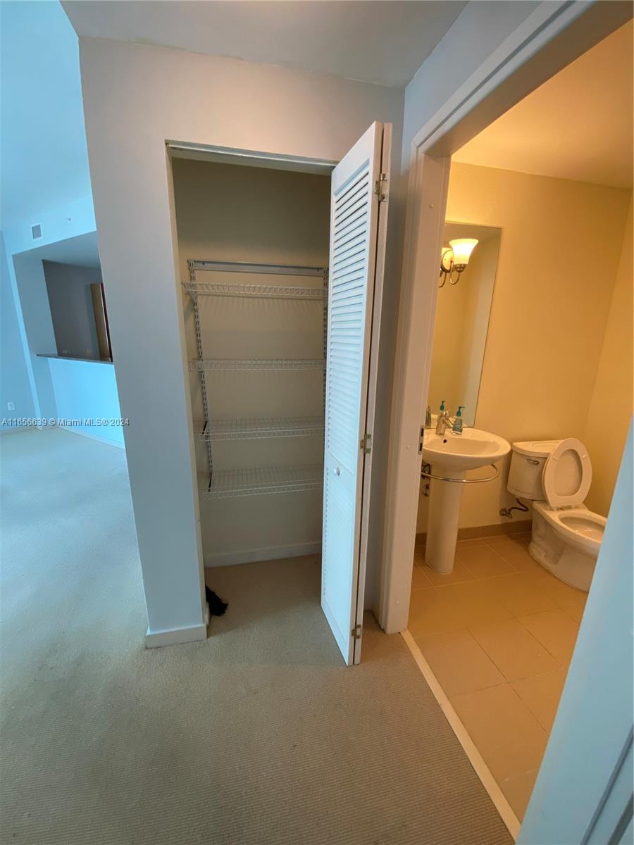 300 S Biscayne Blvd #T-1805, Miami FL 33131