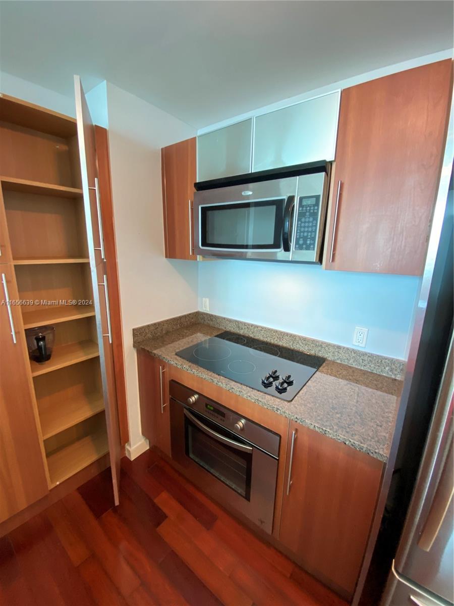 300 S Biscayne Blvd #T-1805, Miami FL 33131