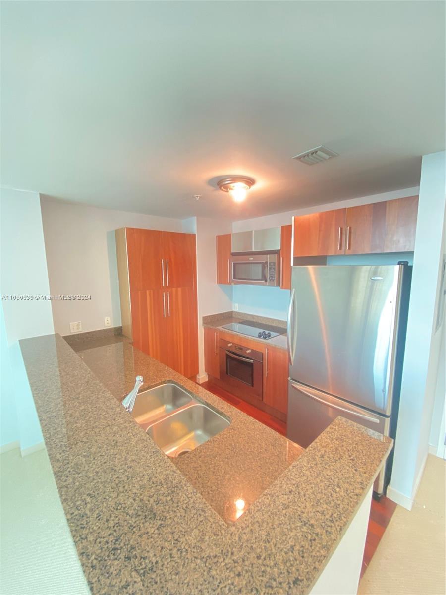 300 S Biscayne Blvd #T-1805, Miami FL 33131