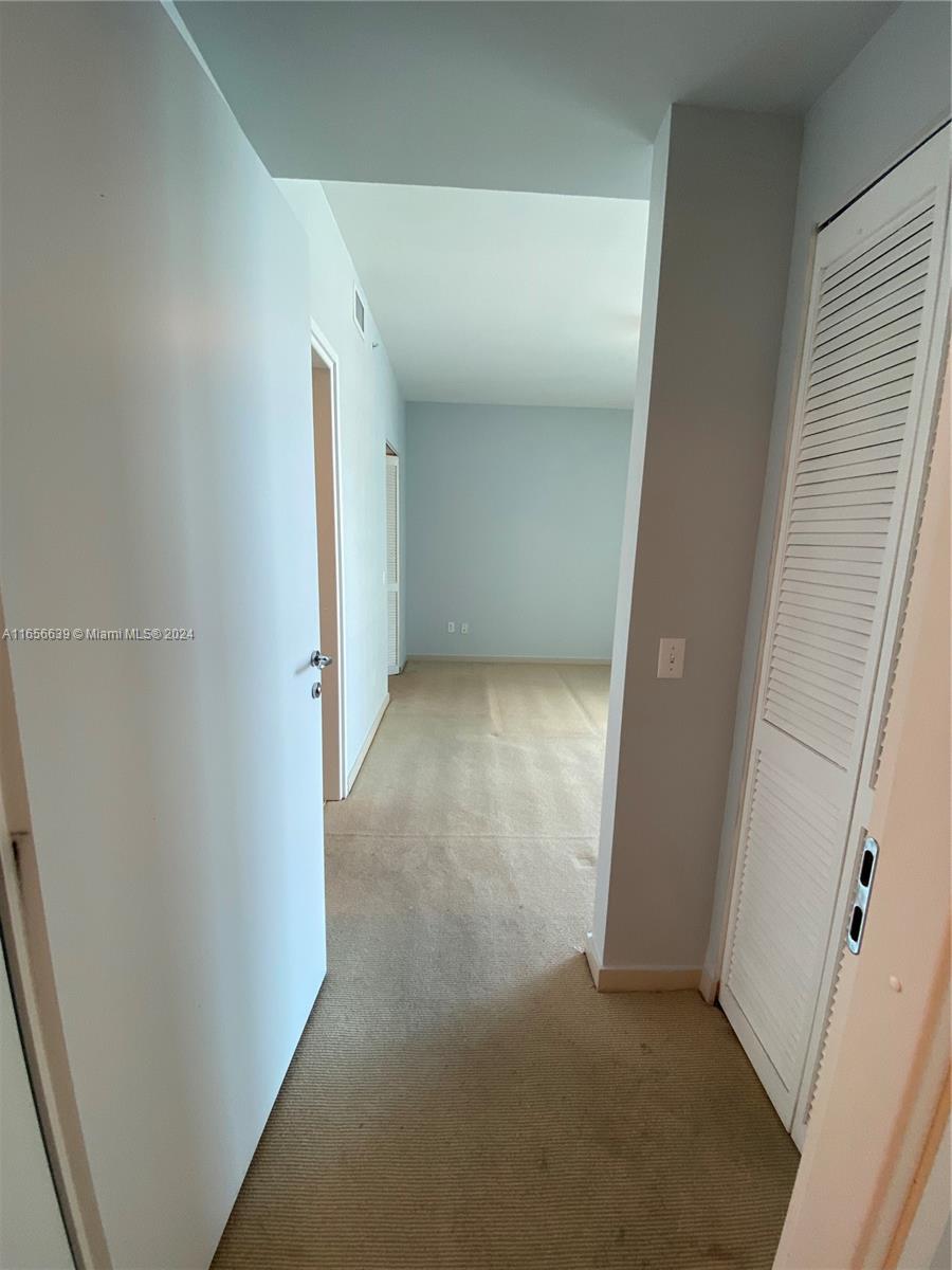 300 S Biscayne Blvd #T-1805, Miami FL 33131