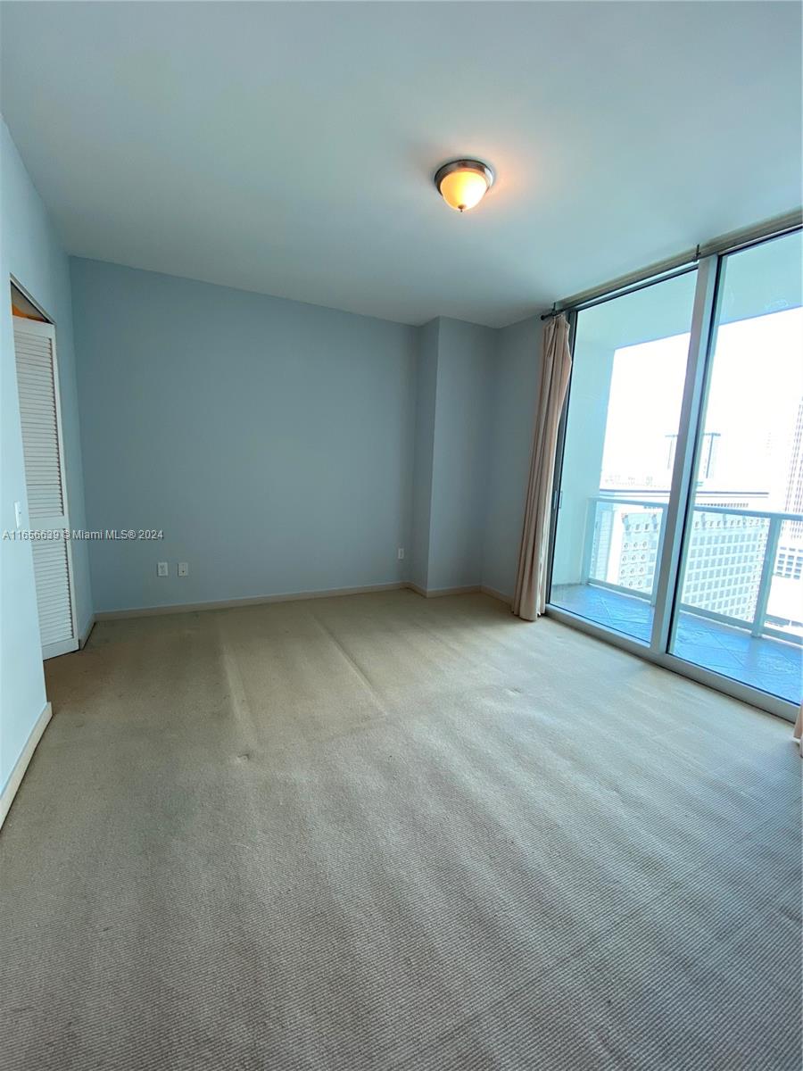 300 S Biscayne Blvd #T-1805, Miami FL 33131