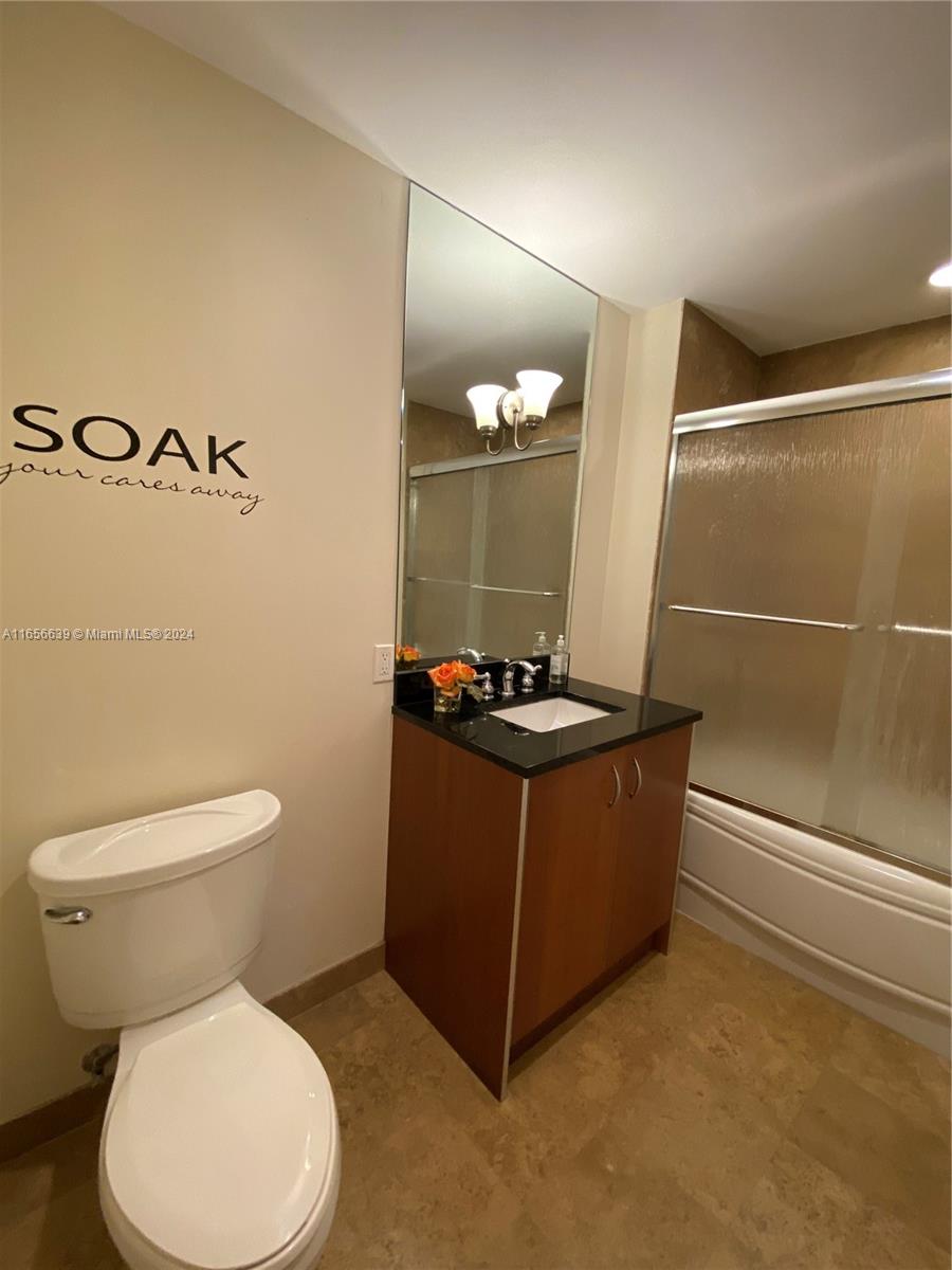 300 S Biscayne Blvd #T-1805, Miami FL 33131