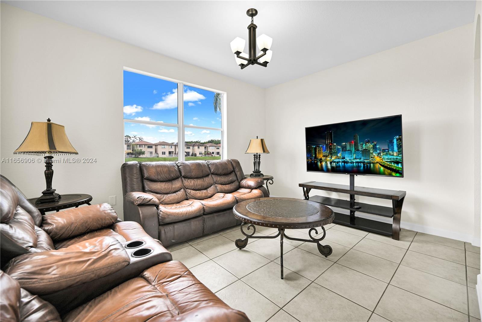 Residential, Doral, Florida image 5