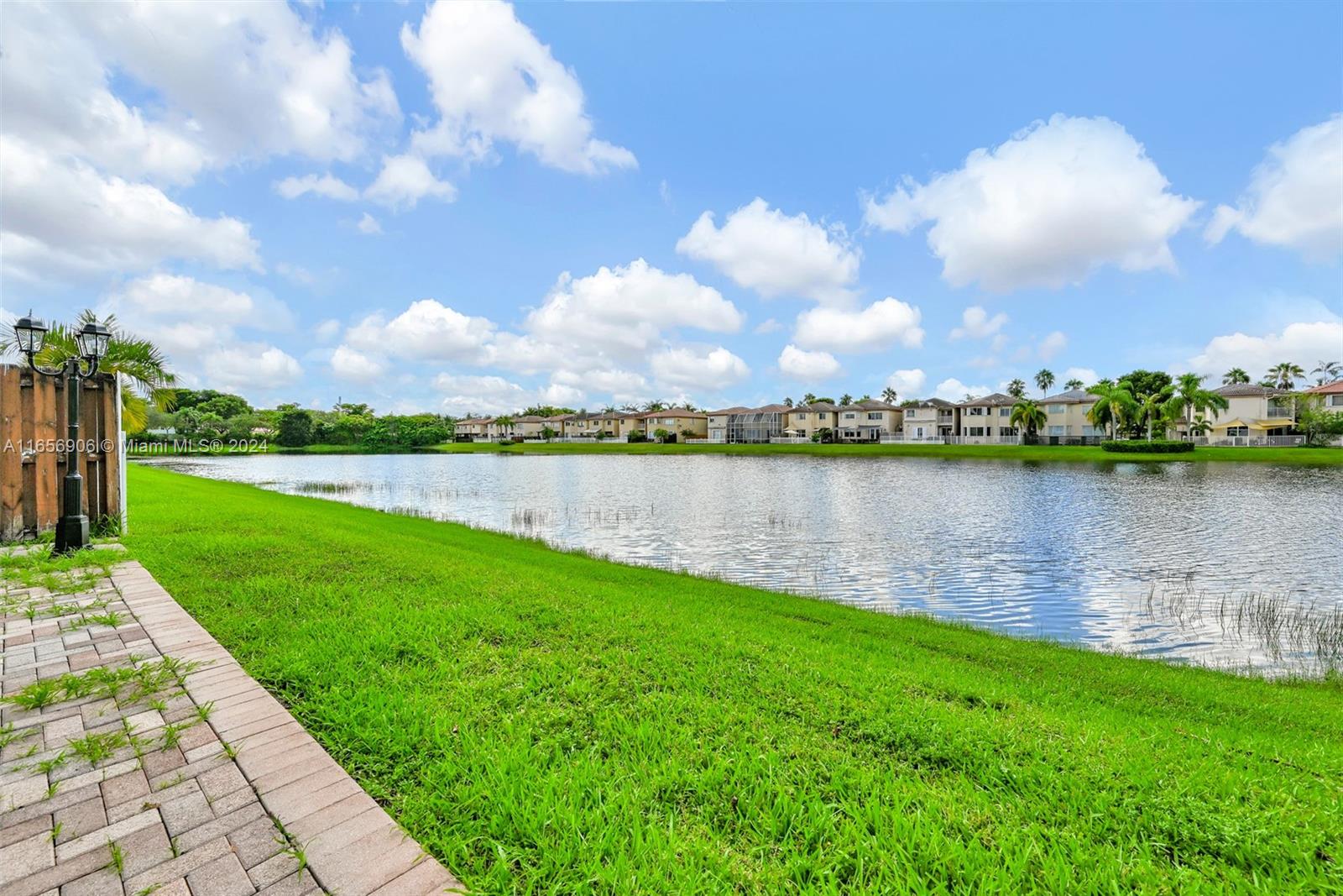 Residential, Doral, Florida image 7