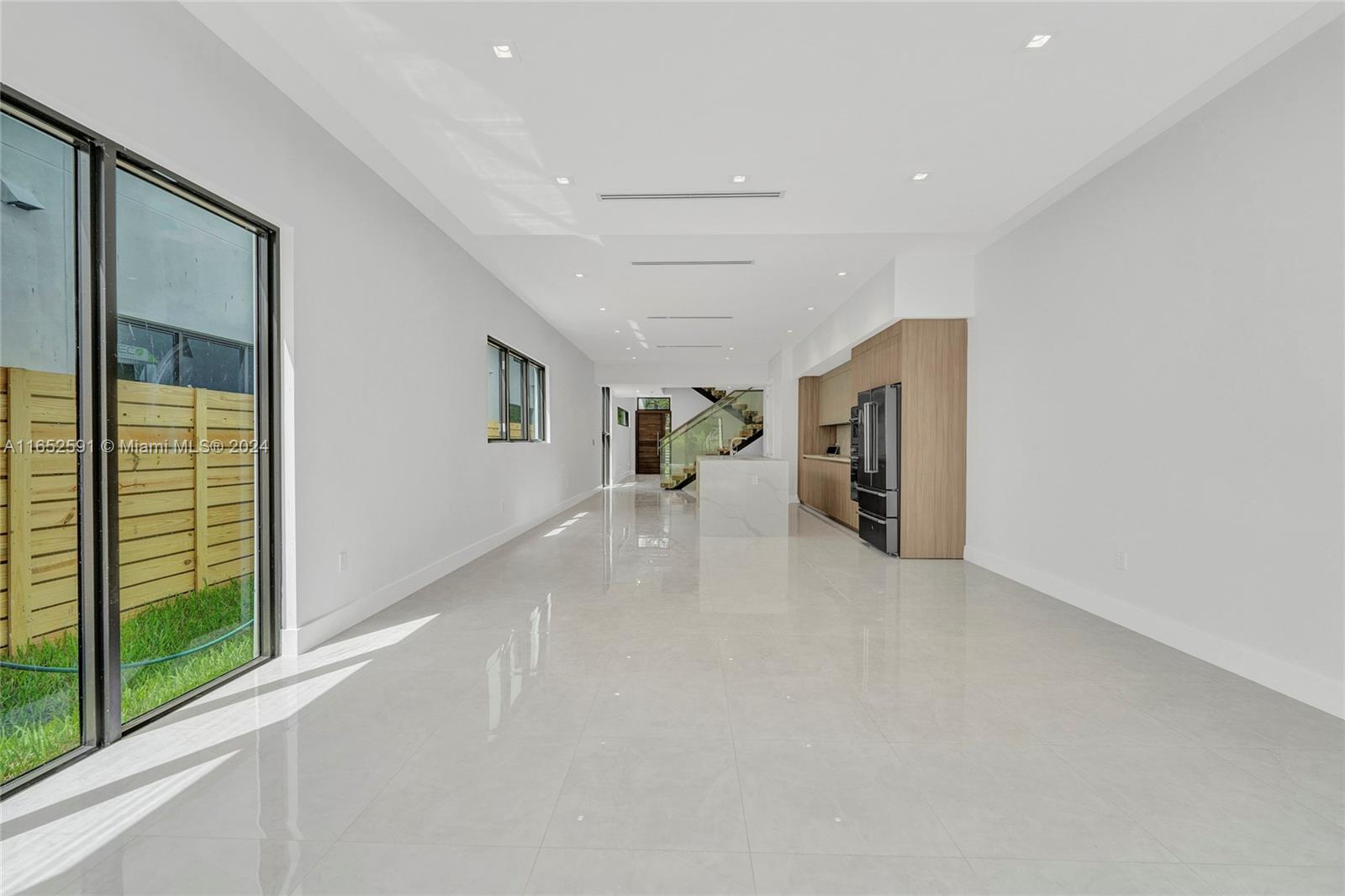 Listing Photo 12