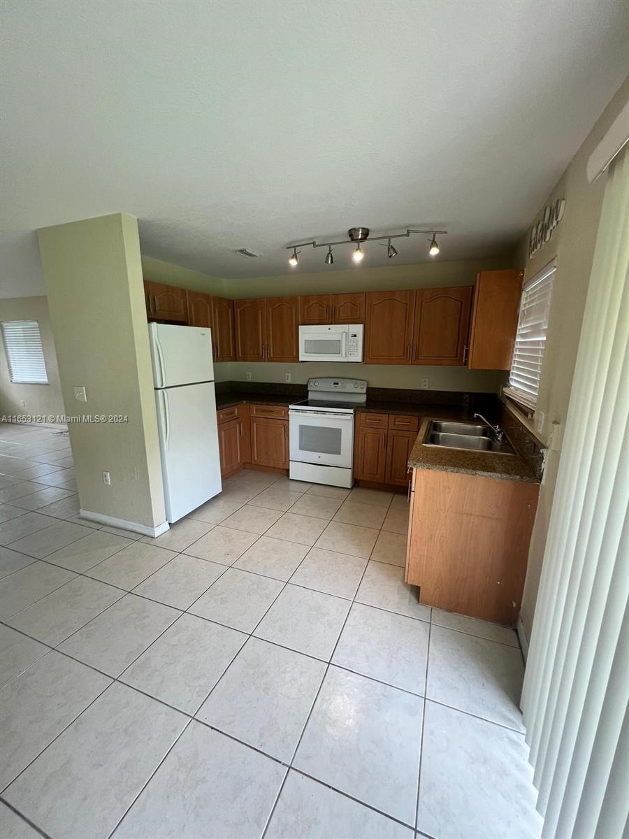 3381 NW 212th St, Miami Gardens, Florida image 5