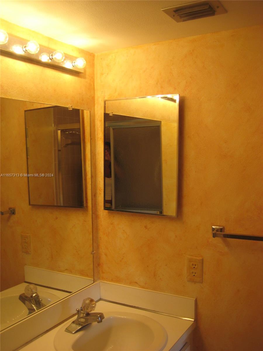 3100 W Rolling Hills Cir #305, Davie, Florida image 10