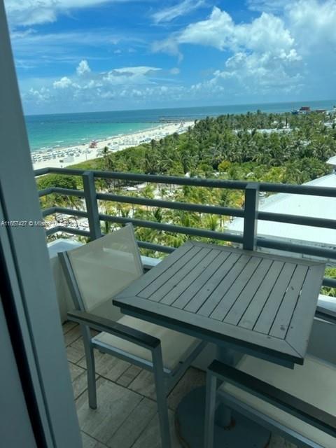 BEAUTIFUL UNIT WITH THE MOST FANTASTIC VIEW IN SOUTH BEACH. THE OCEAN, THE BEACH, THE CITY, UNBELIEVABLE. ALL THE COMFORT NECESSARY TO SPEND A GREAT TIME IN SOUTH BEACH. IT BOASTS A LARGE LIVING ROOM, DINING ROOM, KITCHEN, MASTER BATHROOM WITH A BIDET, SHOWER AND TUB, MASTER BEDROOM HAS PLENTY OF CLOSET SPACE AND A BALCONY FACING THE OCEAN WITH TABLE AND CHAIRS. FRESHLY PAINTED AND DECORATED.  SWIMMING POOL ON THE PREMISES, SAUNA, HOT TUB AND GYM. VALET PARKING IS AVAILABLE FOR $40 PER DAY OR PUBLIC PARKING ON THE SOUTH SIDE OF THE BUILDING. THE SERVICES OF THE HOTEL ARE NOT PART OF THE RENT, THIS UNIT DOES NOT BELONG TO THE HOTEL PROGRAM. AVAILABLE ON A SHORT TERM OR LONG TERM RENTAL. NEAR STARBUCKS, RESTAURANTS, NIGHT CLUBS AND SO MUCH MORE. TRULY ONE OF A KIND. AVAILABLE SEPTEMBER 2024