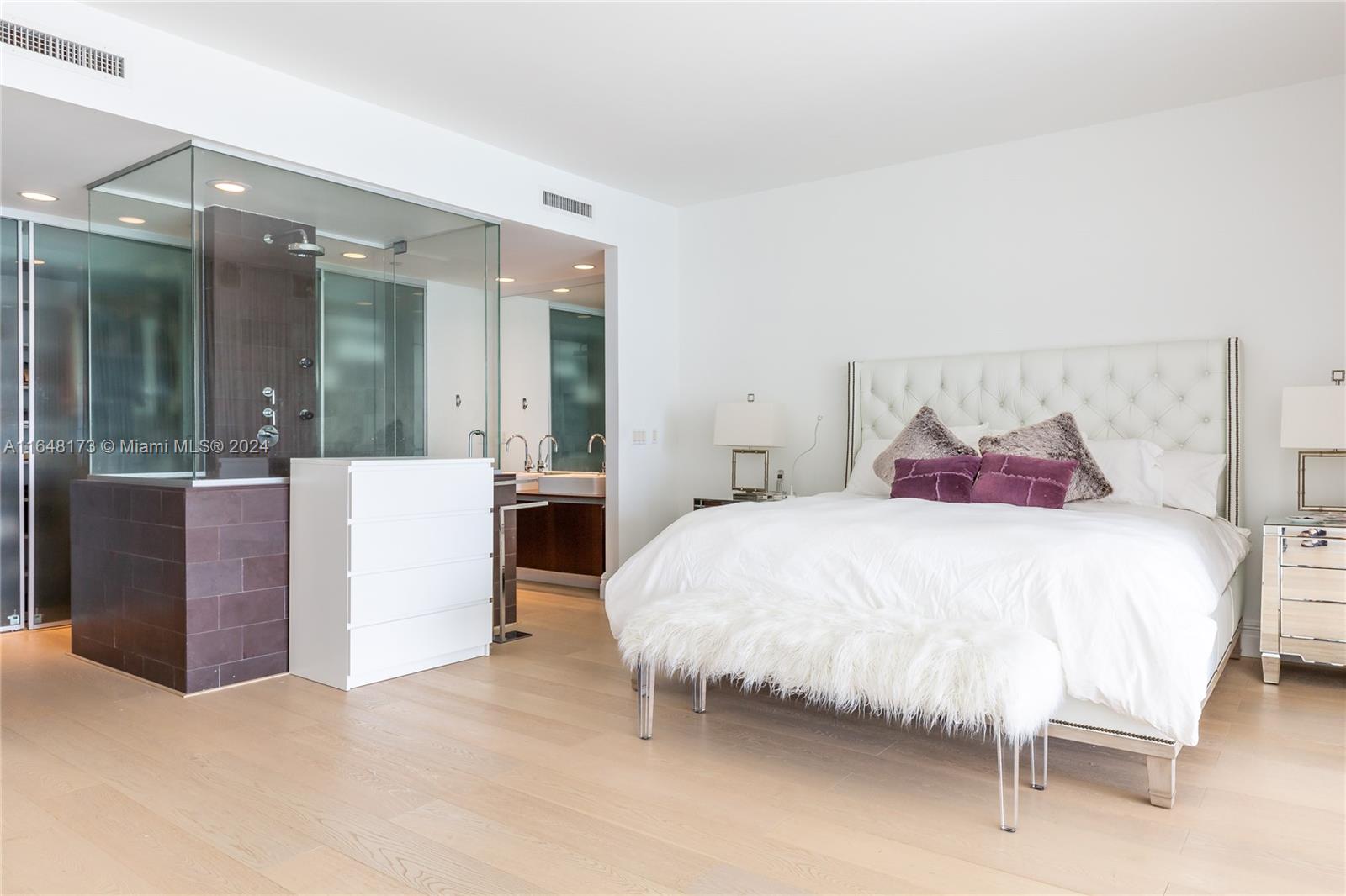 1040 Biscayne Blvd #1802, Miami FL 33132
