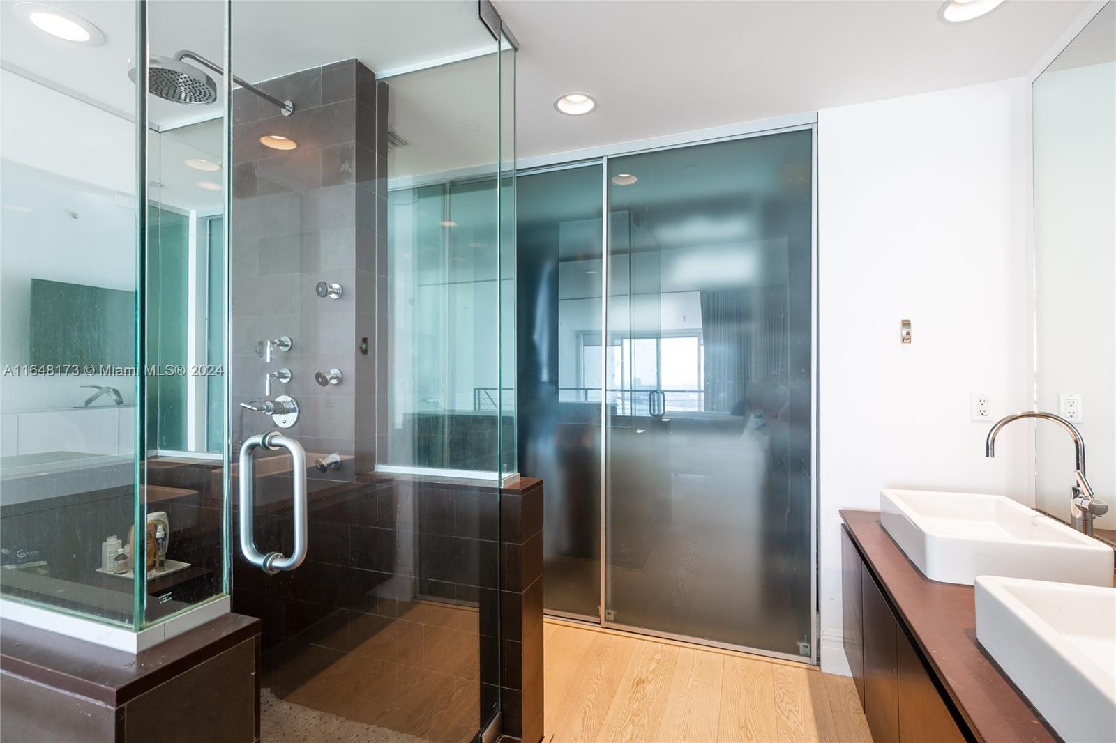 1040 Biscayne Blvd #1802, Miami FL 33132